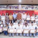 महर्षि दयानंद विद्यापीठ में प्रतिभाशाली छात्र छात्राओं को सम्मानित किया गया