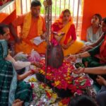 गायत्री शक्तिपीठ स्थित नर्मदेश्वर महाकाल मंदिर में शिवभक्तों ने रुद्राभिषेक किया