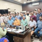रेल कारखाना इज़्ज़तनगर के नये मुख्य प्रबंधक बने अशोक कुमार, नरमू ने बताई कर्मचारियों की समस्याएं