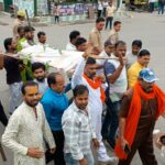 कांग्रेस पार्टी की शव यात्रा निकालकर चौकी चौराहा पर किया दाह संस्कार