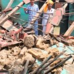 बरसात में गिरा गरीब किसान का मकान