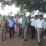डीएम ने बाढ़ प्रभावित गांव जामुनी का किया निरीक्षण,दिए दिशा निर्देश
