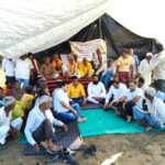 उझानी पालिका का दूषित पानी रोकने को क्रमिक अनशन 75 वें दिन भी जारी