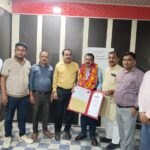 पश्चिमी उद्योग व्यापार मंडल ने शरद शंखधार को अमेरिका की यूनिवर्सिटी से डाक्टरेट की मानद उपाधि मिलने पर सम्मानित किया