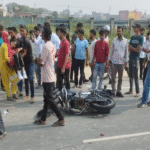 अलीगढ़ में सड़क हादसा: दिल्ली से मैनपुरी जा रही बाइक में रोडवेज बस ने टक्कर मारी, पति-पत्नी की मौत, दो बच्चे गंभीर रूप से घायल