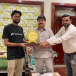 पूर्वमंत्री आबिद रज़ा ने इंटरनेशनल शिखर सम्ममेलन मे प्रथम पुरस्कार जीतने वाले मोहम्मद अदीब खान को मोमेंटो देकर किया सम्मानित