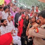 सपा सांसद आदित्य यादव के नेतृत्व में प्रतिनिधि मंडल खेड़ा दास गांव पहुँचा, मदद का आश्वासन दिया