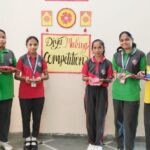 बाबा इन्टरनेशनल स्कूल में बच्चों ने सुन्दर दिये, कैंडल व पूजा की थाली सजाई