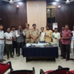बदायूं पुलिस ने दीवाली पर गुम मोबाइल फोन वास्तविक लोगो को वापस किए, खुशी से चेहरे खिले