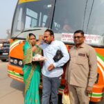 भैया दूज पर रोडवेज बसों में भीड़ रही,ड्राइवर-कंडक्टर ने बहनों से तिलक कराया और की ड्यूटी