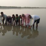 ककोड़ा मेला में गायत्री परिजनों ने गंगा तट की आरती की, दीपकों से हुई जगमगाहट