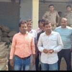 धान न तौलने पर किसानों का हंगामा, मौके पर पहुंची पुलिस ने कराया मामला शांत