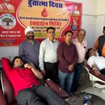 विश्व हिन्दू परिषद व बजरंग दल ने हुतात्मा दिवस पर जिला अस्पताल में रक्तदान शिविर लगाया