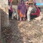 पुलिस ने महिलाओं पर बरसाईं लाठियां लगा आरोप