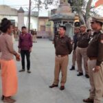 बिल्सी में महाशिवरात्रि के दृष्टिगत एसपी देहात ने फोर्स के साथ पैदल गश्त की,मंदिरों का निरीक्षण किया