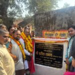 भाजपा विधायक हरीश शाक्य ने बिल्सी की ग्राम पंचायत ढकपुरा मीरापुर में सीसी रोड का लोकार्पण किया