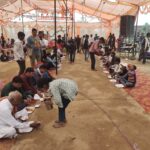 उझानी में श्रीमद्भागवत कथा के समापन पर हुआ विशाल भंडारा,सैकड़ो लोगों ने प्रसाद ग्रहण किया