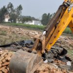 सिमरा अजूबा बेगम में अवैध कॉलोनी पर चला बीडीए का बुलडोजर