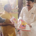 पूर्व मंत्री आबिद रजा ने सभासद के आवास पर समारोह में होली पर मंदिरों के पुरोहितों को वस्त्र भेंट किए