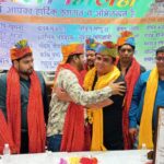 होली मिलन समारोह में व्यापारियों का सम्मान, एक-दूसरे के गले मिलकर मनाई होली