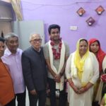 यूपीएससी में 215 वीं रैंक पाने वाले आयुष को अशोक खुराना ने किया सम्मानित