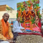 उझानी में मां शीतला की शोभायात्रा आकर्षक झांकियों के साथ धूमधाम से निकाली