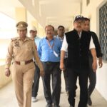 पुलिस भर्ती परीक्षा को नकलविहीन कराने के लिए डीएम ने किया परीक्षा केंद्रों का निरीक्षण