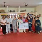 संकट की घड़ी में पंजाबी महासभा ने थामा पीड़ित परिवार का हाथ, 2 लाख की मदद और बच्चियों की शिक्षा का लिया संकल्प