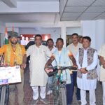 विकसित भारत चार धाम साइकिल यात्रा पर निकले युवाओं का कैंट विधायक ने किया भव्य स्वागत
