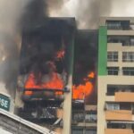 गाजियाबाद के इंदिरापुरम स्थित पॉश आवासीय सोसायटी ‘‘गौर ग्रीन एवेन्यू’’ में लगी भीषण आग