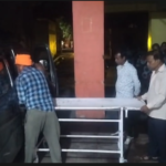 आंधी-बारिश के दौरान दीवार गिरने से महिला की मौत,बच्चा बॉल बाल बचा