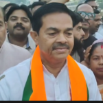 उझानी में तीन राज्यों में भाजपा की जीत पर जश्न, घंटाघर चौराहा जयघोष और आतिशबाजी से गूंजा
