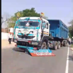 बदायूँ में पीटीओ बरेली और बिसौली कोतवाल की गाड़ियों को ट्रक ने रौंदा, बाल बाल बचे,दबोचा