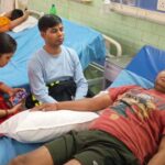 कपड़ों के बैग में बैठे सांप ने युवक को सांप डसा