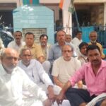 अघोषित विधुत कटौती के विरोध में कांग्रेसियों ने दिया सांकेतिक धरना