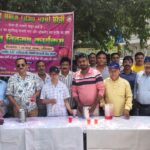 पर्वतीय समाज ने शर्बत वितरण किया