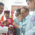 बाबा त्रिवटीनाथ मंदिर पहुंचे भजन गायक नन्दू महाराज, किया पूजन-अर्चन