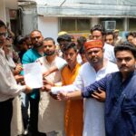 पुलिस के खिलाफ अटल संकल्प पार्टी ने दिया ज्ञापन, पुलिस अधिकारियों पर लगाए गंभीर आरोप