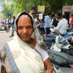 “डीएम साहब, मैं जिंदा हूं… मुझे मृत घोषित कर दिया”