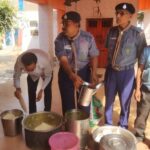कछला में स्काउट संस्था ने कुष्ठ रोगियों को बांटा दैनिक उपयोग का सामान औऱ तैयार भोजन