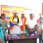 चौपला पुल संघर्ष में अहम भूमिका निभाने पर किसान नेता डॉ. रवि नागर का सम्मान