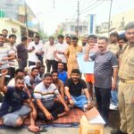 शास्त्री नगर में बिजली संकट पर फूटा लोगों का गुस्सा, धरने पर बैठे क्षेत्रवासी
