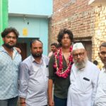 जंतर-मंतर से वापस लौट रहे छात्रों को हिंदू संगठन के नेता सत्यम पंडित ने मारा की अभद्रता