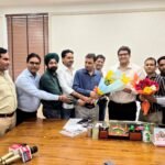 नवनियुक्त मंडलायुक्त शंभू कुमार का पत्रकारों ने किया आत्मीय स्वागत