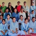 उझानी कॉलेज में हरियाली तीज के अवसर पर मेहंदी प्रतियोगिता हुई