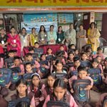 रक्षाबंधन पर बच्चों ने वेस्ट मटेरियल से बनाई आकर्षक राखियां