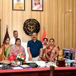 स्वयं सहायता समूह की दीदियों ने जिलाधिकारी को राखी बांधकर दिया भाईचारे और महिला सशक्तिकरण का संदेश
