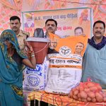 बाढ़ पीड़ितों की सेवा और सुरक्षा सर्वोच्च प्राथमिकता, विधायक बब्बू भैया ने बांटी राहत सामग्री