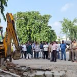 बरेली में आरटीओ कार्यालय के बाहर दलालों के चैंबरों पर चला बुलडोजर