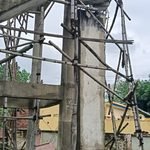 निर्माणाधीन पानी की टंकी का जीना गिरा, मजदूर की मौत, एक गंभीर